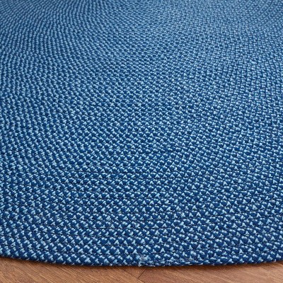 Coastal Charm Navy Blue 5' Round Braided Synthetic Area Rug