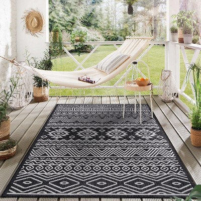 Black Geometric Flat Woven 8' x 10' Indoor/Outdoor Rug