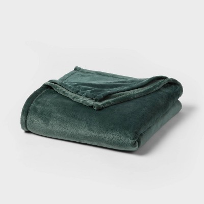 Twin/Twin XL Recycled Polyester Throw Blanket Dark Green - Room Essentials™