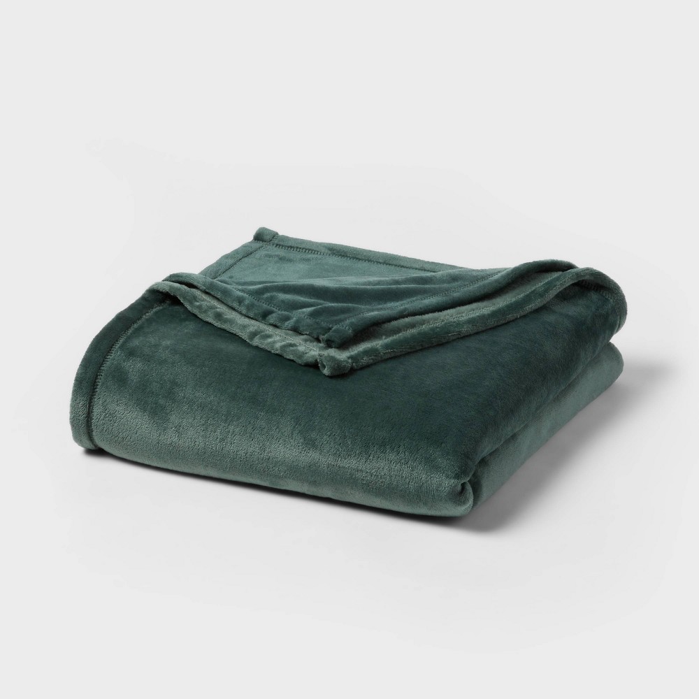 Twin/Twin XL Recycled Polyester Throw Blanket Dark Green - Room Essentials™