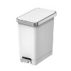 LunaLulinlk White (2-pack) 2.5-gallon plastic step-style trash can for bedroom, bathroom and office - 2 of 4