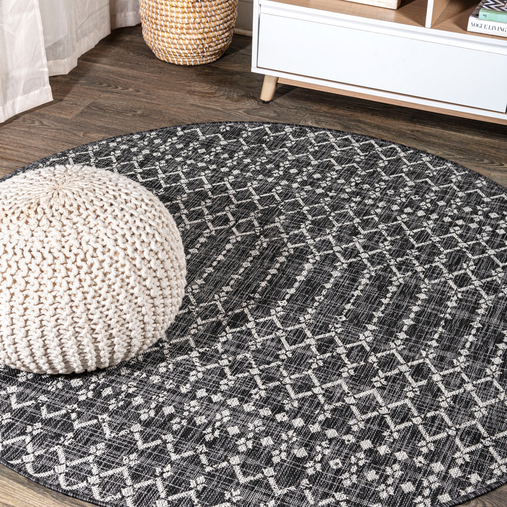 JONATHAN Y Ourika Moroccan Geometric Textured Weave Black/Gray 4 ft. Round Indoor/Outdoor Area Rug, Non-Shedding, Easy-Clean