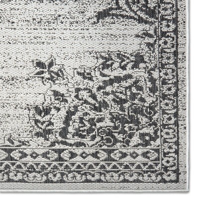 Nicole Miller Grey and Black Medallion Indoor/Outdoor Rug