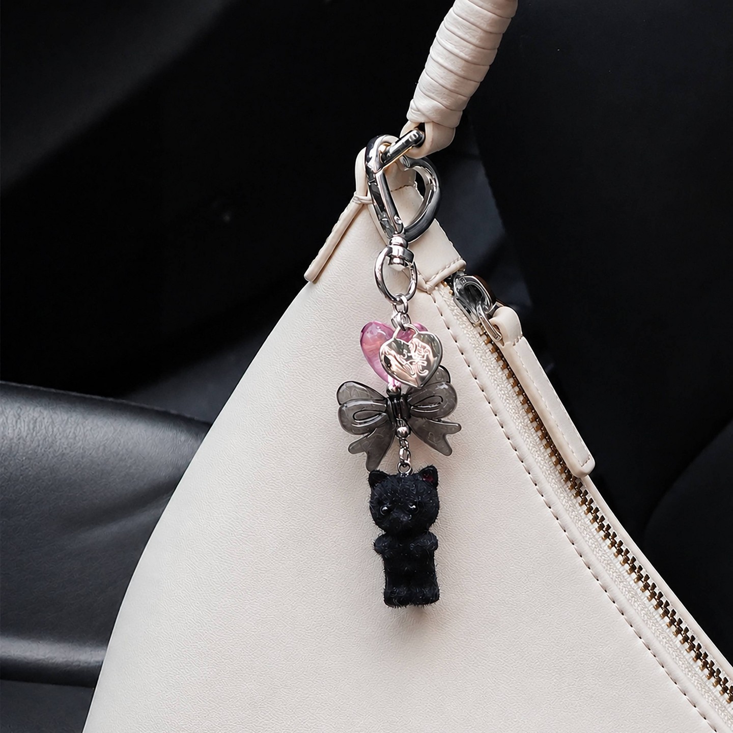 Брелоки VELVET CAVIAR Tech & Bag Charms - Black Cat, цвет: Чёрный — фото 6