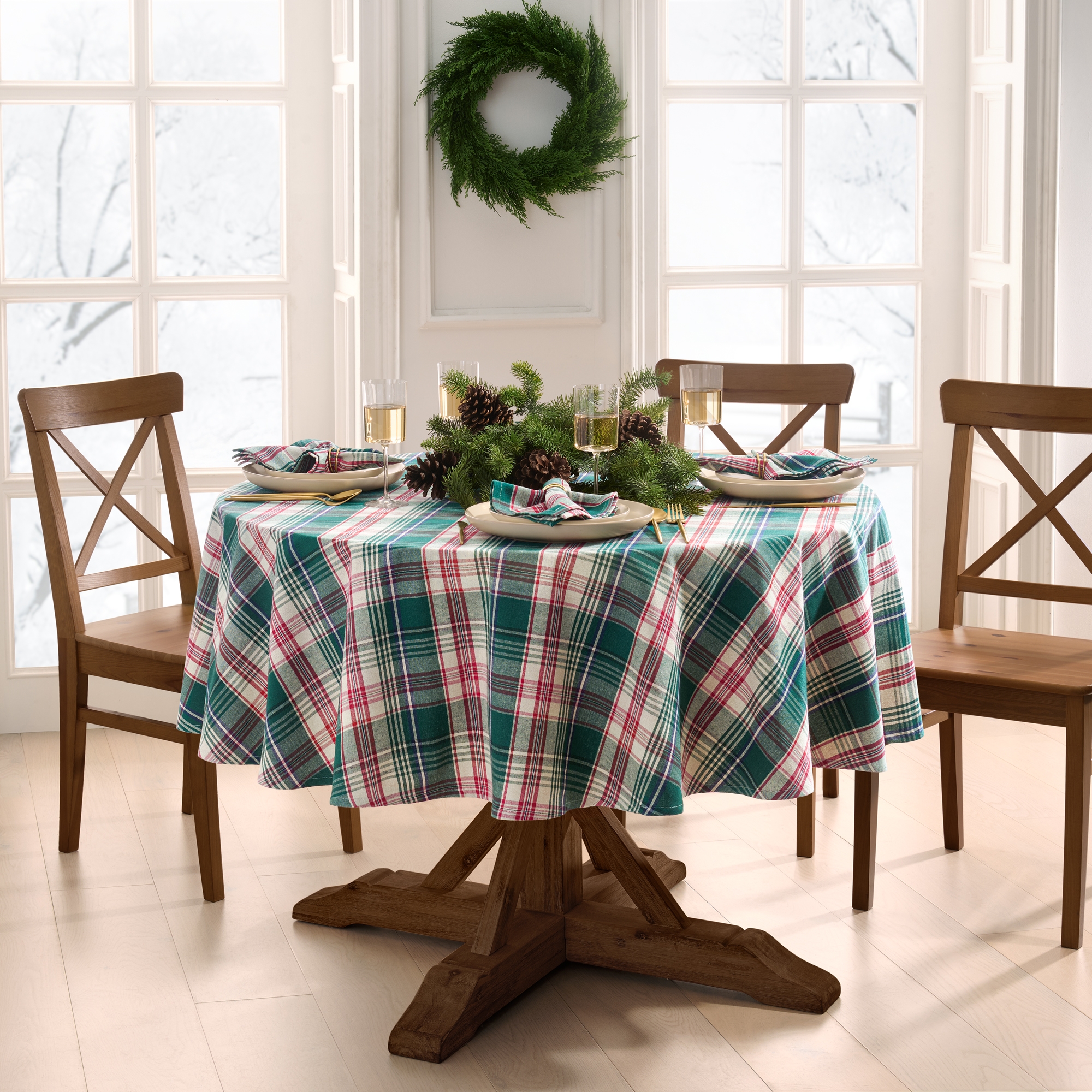 Holiday Fireside Plaid Tablecloth - Multicolor - 70 in. Round - Elrene Home Fashions