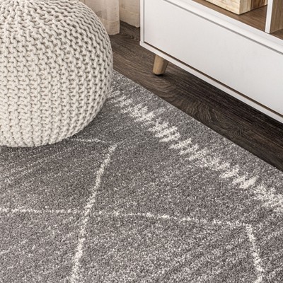 Gray Geometric 4' x 6' Reversible Synthetic Area Rug