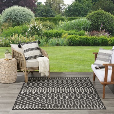 Black and White Moroccan Trellis 8' x 10' Flatweave Outdoor Rug