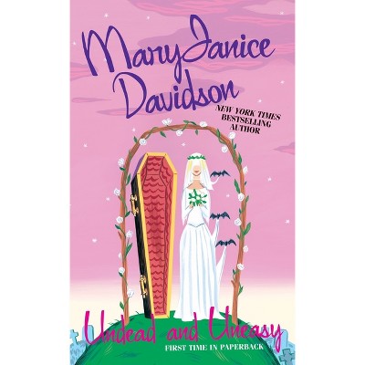 Undead and Uneasy - (Queen Betsy) by  Maryjanice Davidson (Paperback)