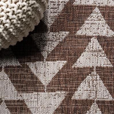 Moroccan Flair 4' x 6' Brown/Beige Synthetic Geometric Area Rug