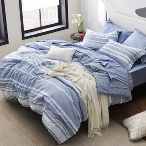 Bedding Set with Cationic Dyeing for Striking Double-Sided Contrast - 1 of 4