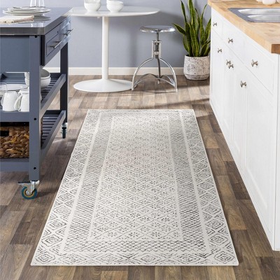 Gray and Off-White Medium Pile Synthetic Area Rug 5'3" x 7'3"