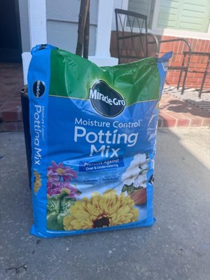 Miracle-Gro Moisture Control Potting Mix : Target