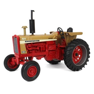 ERTL 1/16 International 1026 Golden Demonstrator Tractor with Fenders, ZFN4653da - 1 of 4