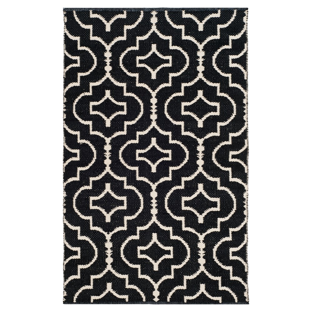 Black/Ivory Quatrefoil Design Woven Accent Rug 3'x5' - Safavieh