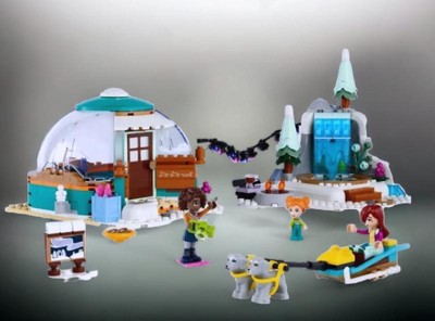 LEGO Friends Igloo Holiday Adventure 41760 - Juego de juguetes de  construcción para mayores de 8 años, con 3 muñecas, 2 personajes de perros,  un