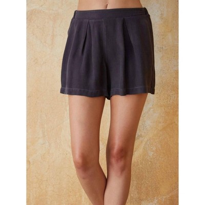 WOMEN'S PLEATED SHORTS - maven west