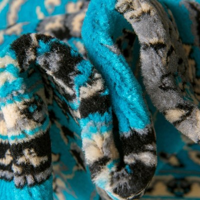 Turquoise and Ivory Synthetic 4' x 6' Easy-Care Rectangular Rug