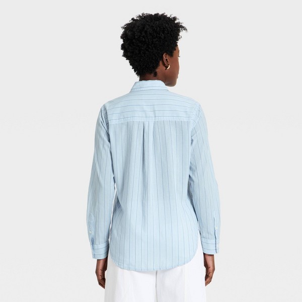 Camisa de vestir con cuello y botones, manga larga, corte relajado para mujer - Universal Thread™ 2