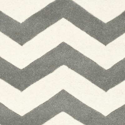 Handmade Gray Chevron Wool 6' x 9' Area Rug