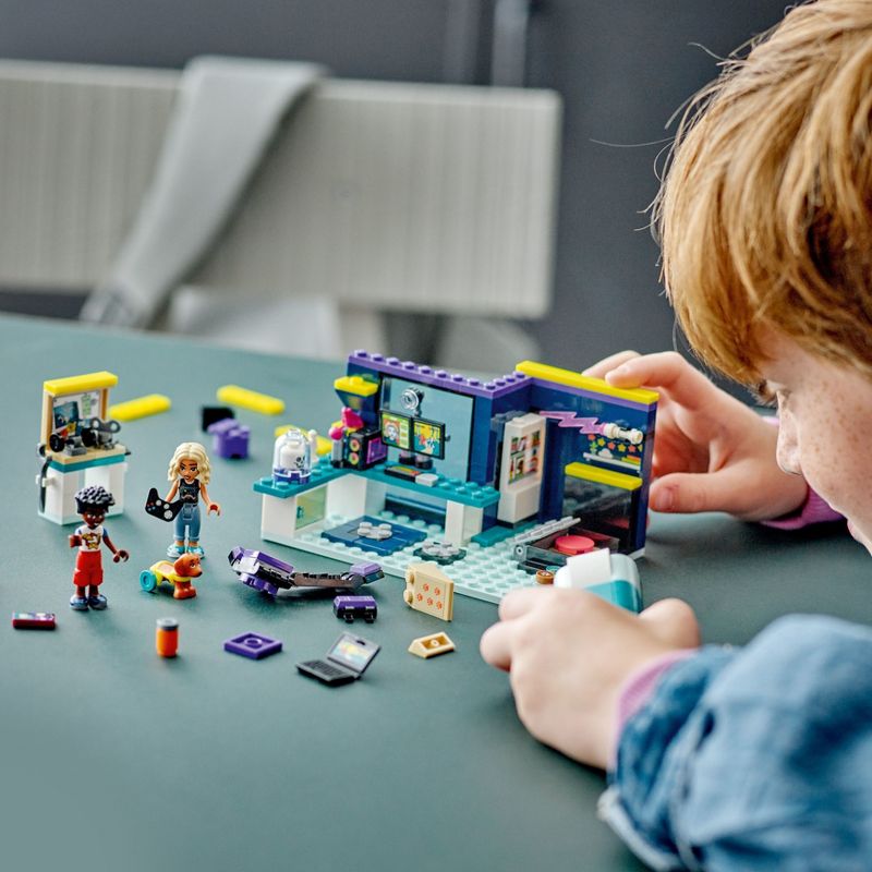 LEGO Friends Nova&#39;s Room Gaming Bedroom Playset 41755, 6 of 10