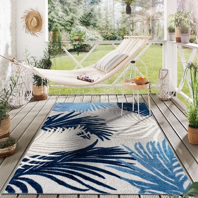 Navy and White Floral Synthetic Indoor/Outdoor Rug 5' x 7'