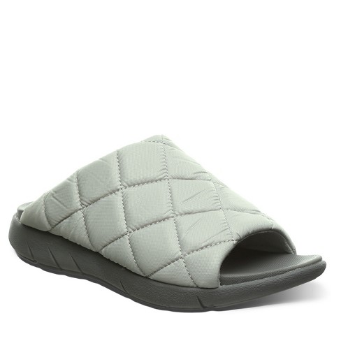 Gray sandals target new arrivals