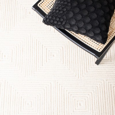 Ivory Geometric Handmade Wool Round Tufted Rug