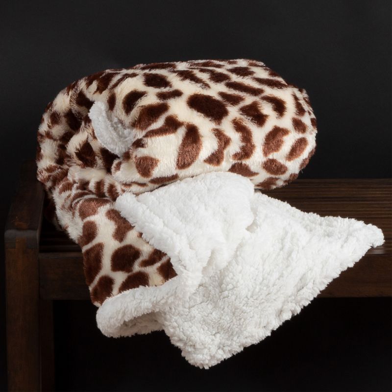 Hastings Home Giraffe Print Fleece Blanket Throw - 50" x 60", Brown/Ivory, 1 of 9