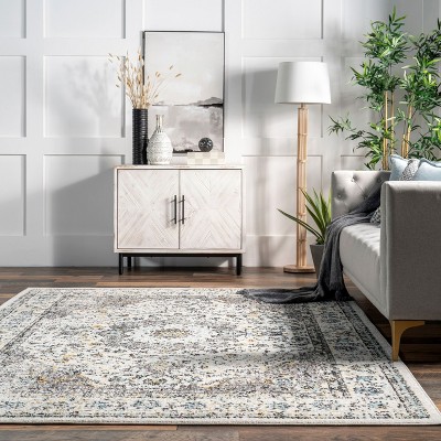 Gray Distressed Persian 5' x 7' Synthetic Area Rug