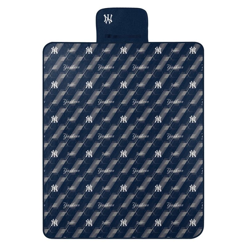 MLB New York Yankees Hexagon Stripe Picnic Blanket, 1 of 4