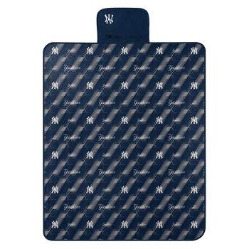 MLB New York Yankees Hexagon Stripe Picnic Blanket