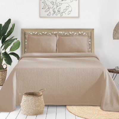 Fleur De Lis Medallion Cotton Matelasse Decorative Bedspread and Pillow Sham Set by Blue Nile Mills