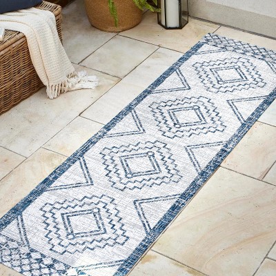 Ivory and Blue Medallion Reversible Indoor/Outdoor Rug - 2x8 ft