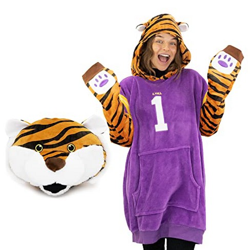 Tiger fans wear giant Snuggie 