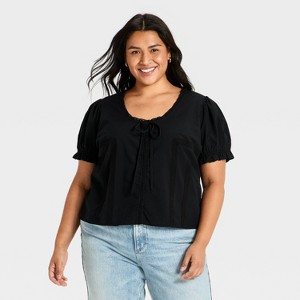 Blusa de manga corta con encaje en el dobladillo para mujer - Universal Thread™
