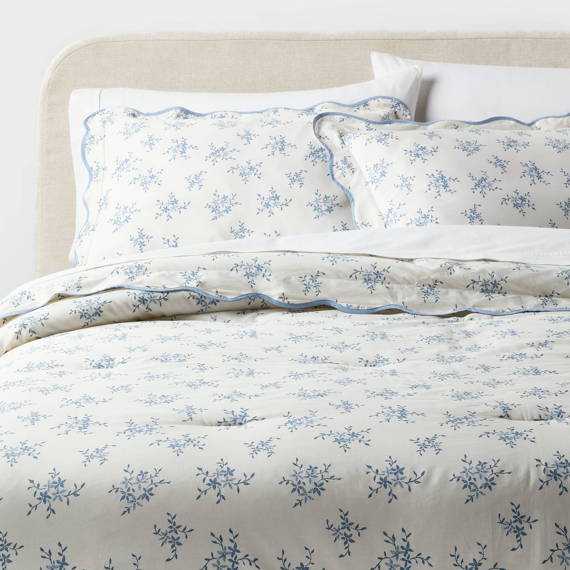 Twin/Twin XL Floral Scallop Comforter and Sham Set Blue for Dorm - Threshold™