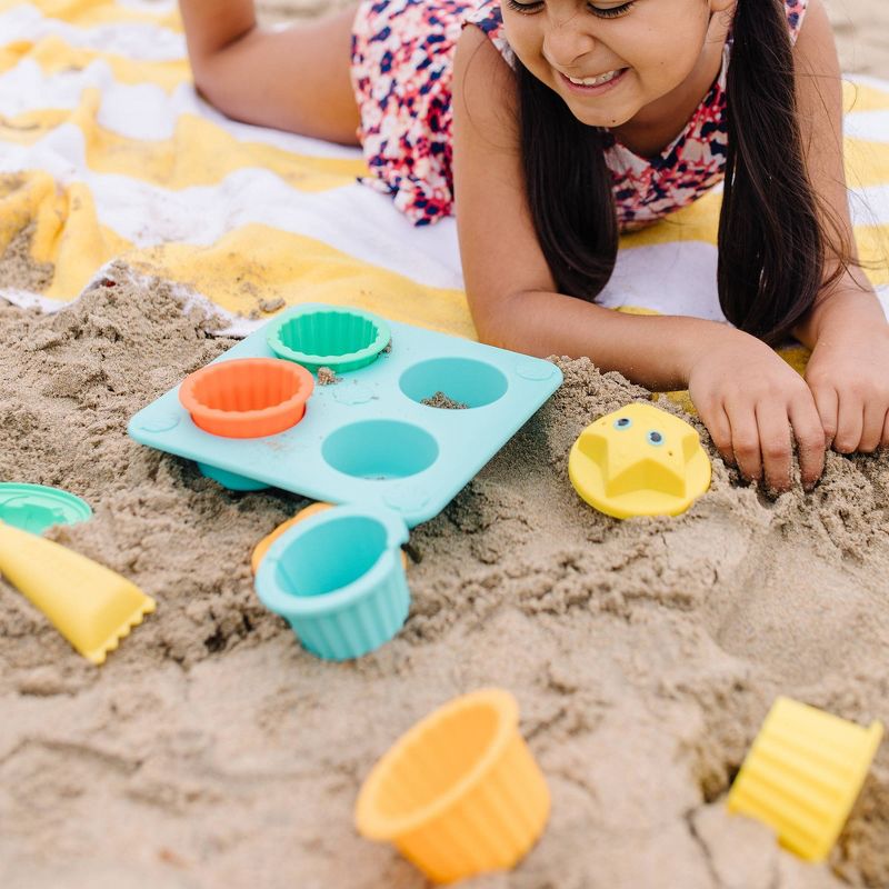 Melissa &#38; Doug Sunny Patch Seaside Sidekicks Sand Cupcake Play Set, 6 of 13