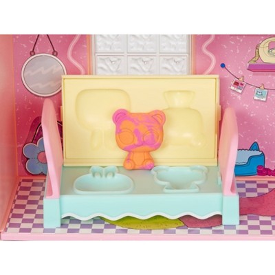 L.O.L. Surprise! Squish Sand Magic House with Tot - Playset with Collectible Doll Squish Sand Surprises Accessories