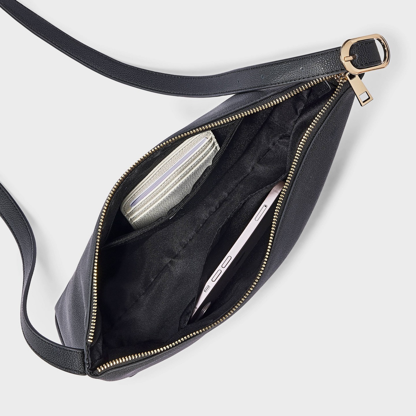 Сумка A New Day Slouchy Elongated Buckle Strap Crossbody, цвет: Чёрный — фото 4