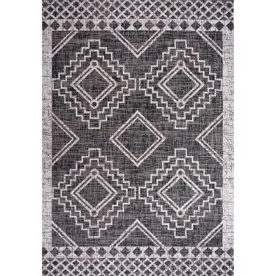 Tribal Diamond Medallion 4'x6' Black/Ivory Synthetic Area Rug