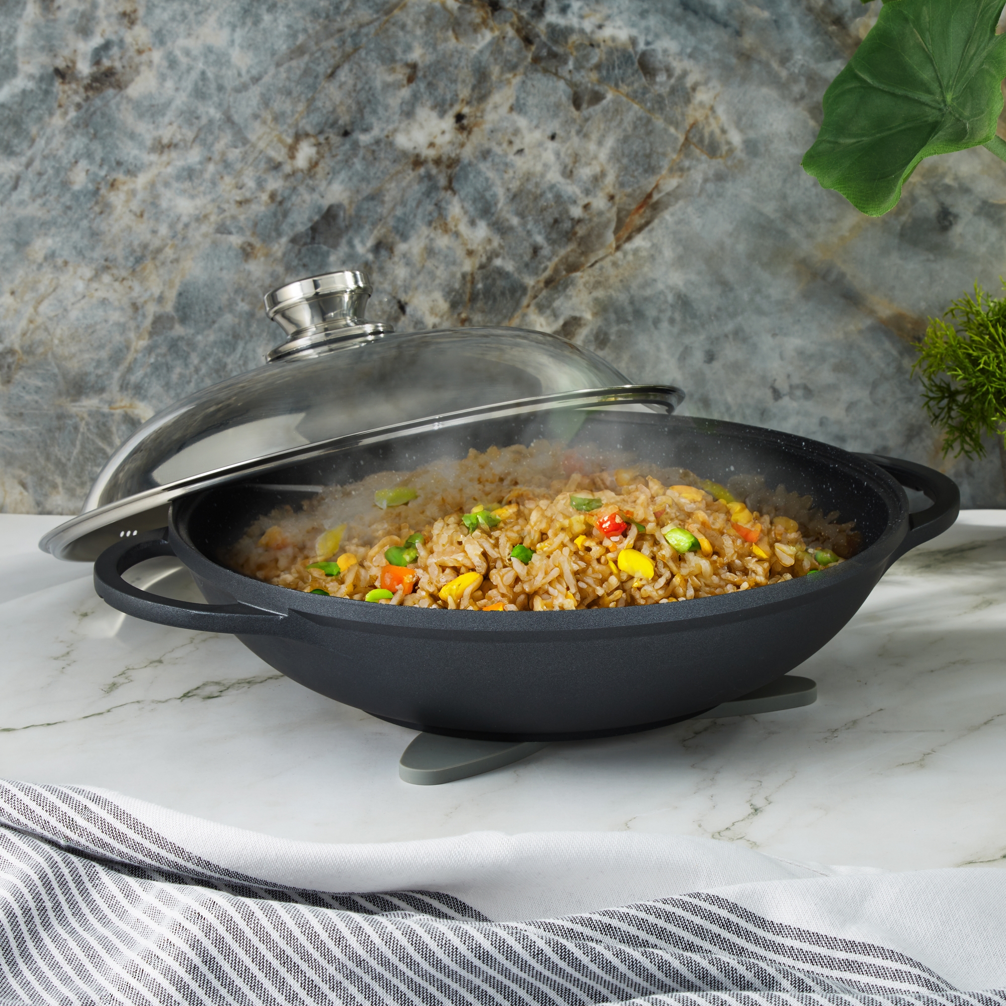 BergHOFF EuroCAST Cast Aluminum Nonstick 12.5" Wok 5qt. with Lid