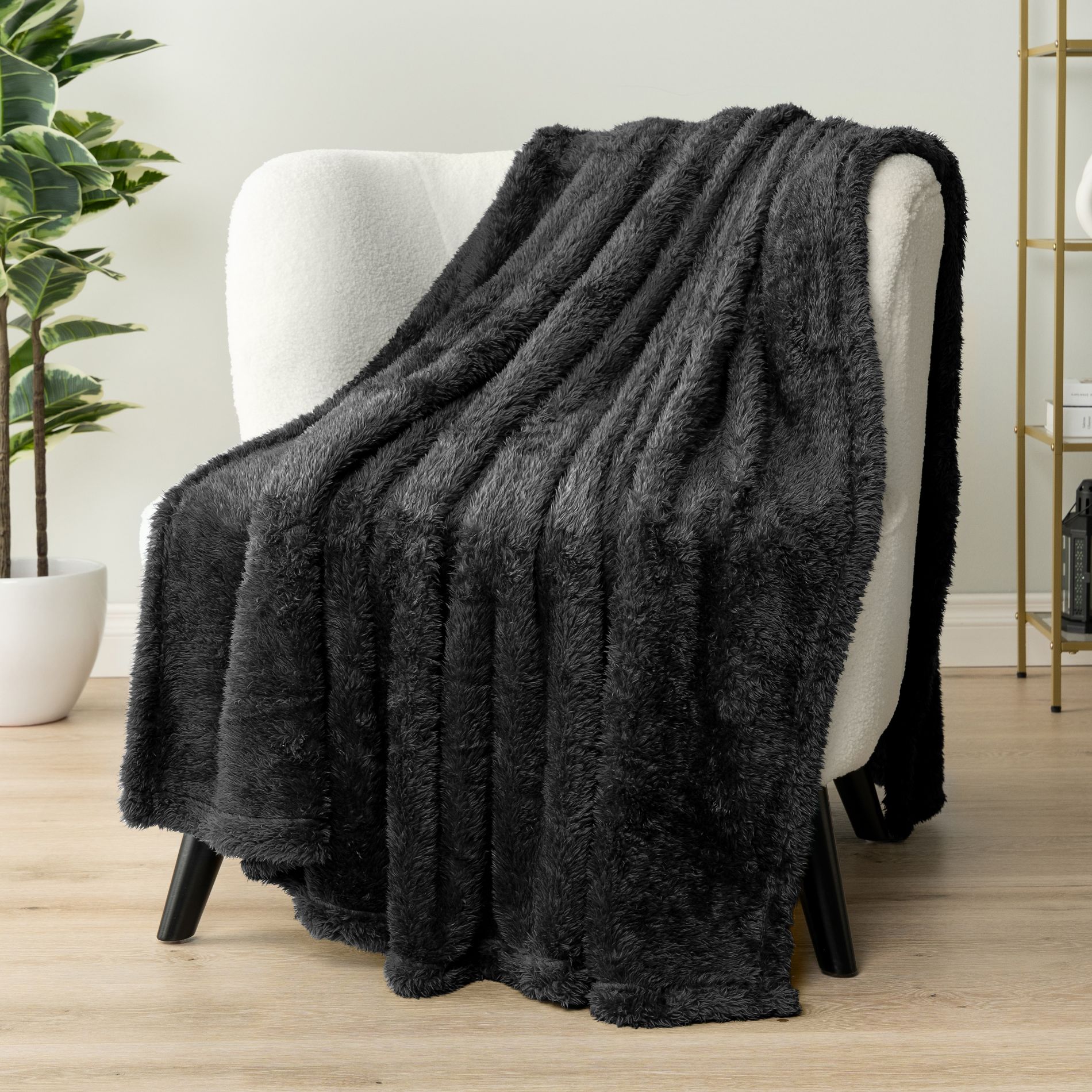 PAVILIA Plush Throw Blanket for Couch Bed, Faux Shearling Blanket and Throw for Sofa Home Decor