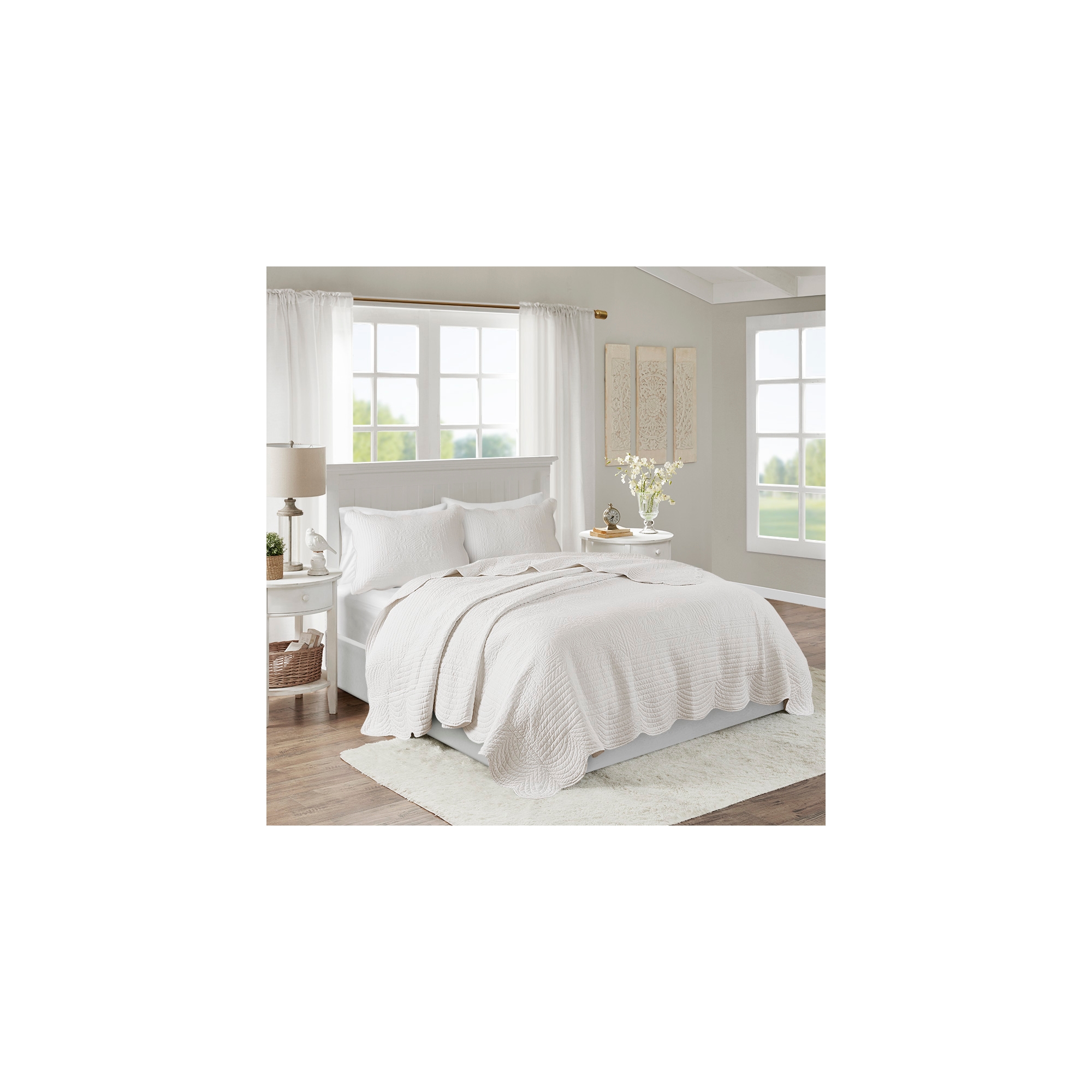 3 Piece Reversible Scalloped Edge Quilt Set White Full/Queen