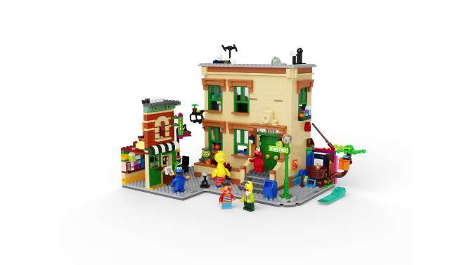 LEGO Ideas 123 Sesame Street Building Kit 21324, 2 of 12, play video