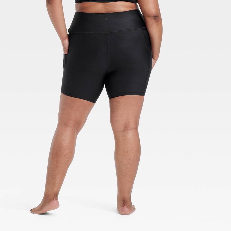 Women's Effortless Support High-Rise Pocketed Bike Shorts 6" - All In Motion™, 2 of 4