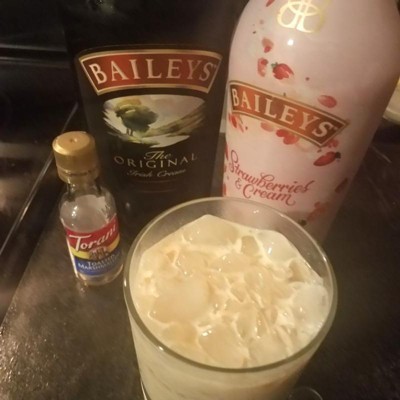 Baileys Strawberries & Cream Liqueur 70cl