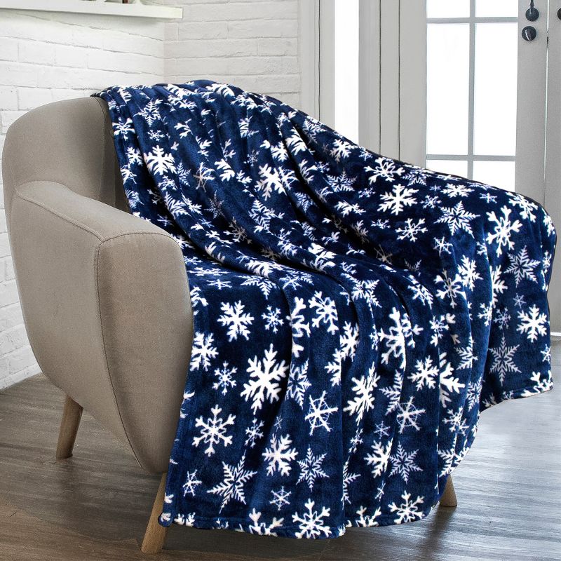 PAVILIA Lightweight Fleece Throw Blanket for Couch, Soft Warm Flannel Blankets for Bed, 1 of 8