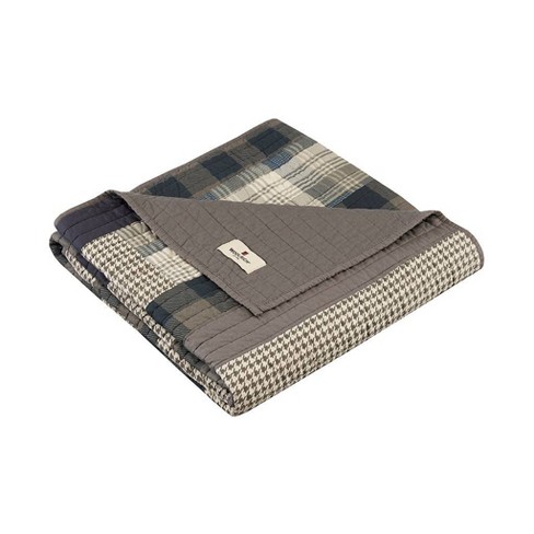 Woolrich blankets target new arrivals