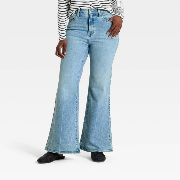 Jeans acampanados de tiro alto estilo 70s para mujer - Universal Thread™ 4