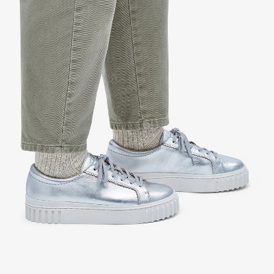 Женские кроссовки Clarks Womens Mayhill Walk Silver Metallic Sneakers 8.5 Medium — фото 3